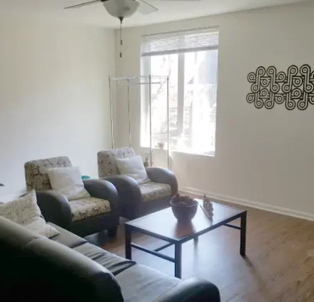 photo of living room at 314 N. Neville St. Pittsburgh, PA 15213 student housing