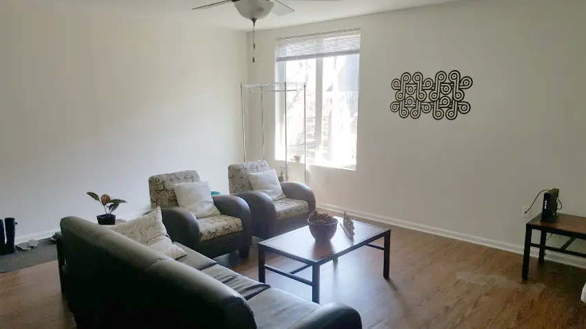 photo of living room at 314 N. Neville St. Pittsburgh, PA 15213 student housing