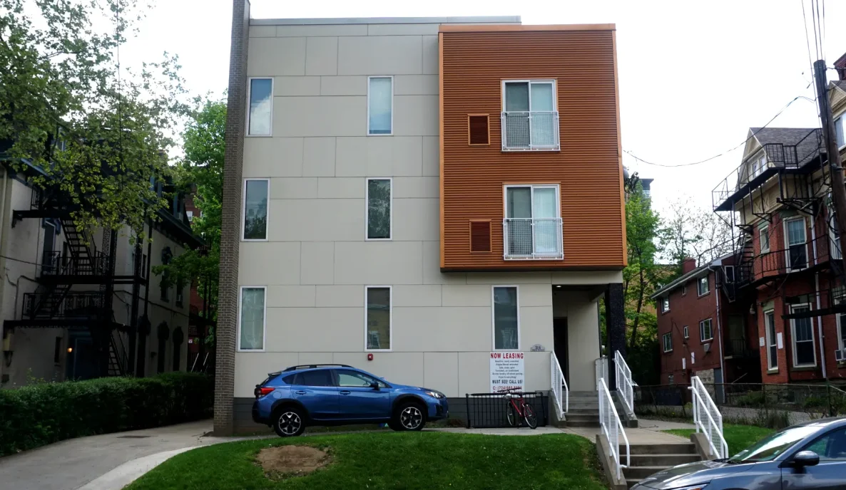 outside view of 314 N. Neville St. Pittsburgh, PA 15213 student housing building