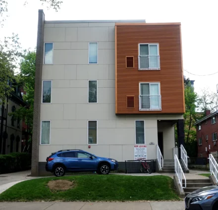 outside view of 314 N. Neville St. Pittsburgh, PA 15213 student housing building