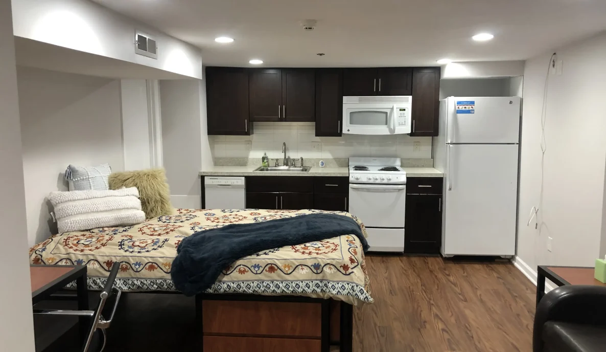 furnished student housing studio at 314 N. Neville St. Pittsburgh, PA 15213