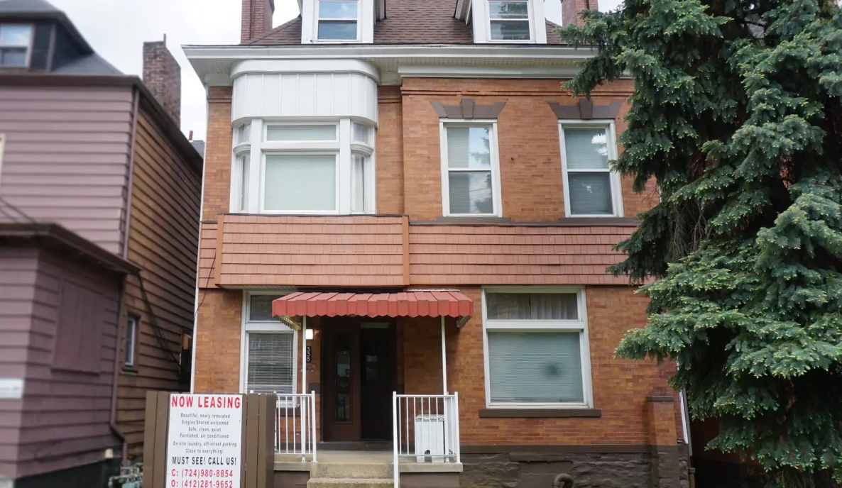 exterior view of 338 N. Craig student housing in Pittsburgh's Oakland neighborhood